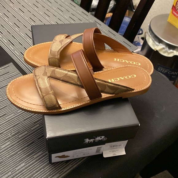 Coach size 9B sandals, colors brown brand new - Picture 3 of 3